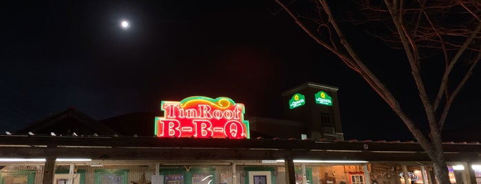 Tin Roof BBQ is one of Davidさんのお気に入りスポット.