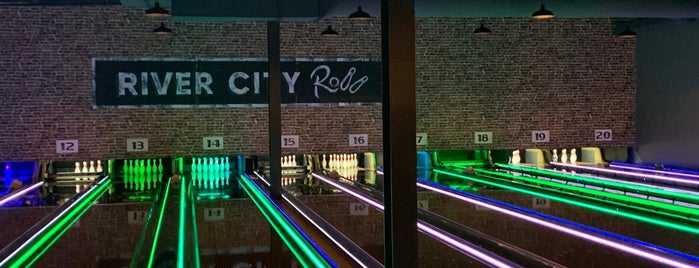 River City Roll is one of สถานที่ที่ Andrea ถูกใจ.