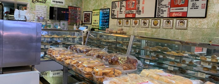 Glory's Bakery is one of Tempat yang Disukai 🖤💀🖤 LiivingD3adGirl.