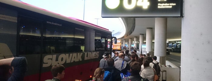 Flughafen Wien Busterminal is one of Orte, die Thom gefallen.