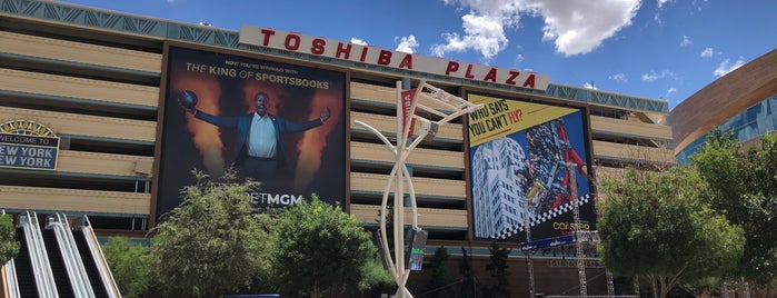 Toshiba Plaza is one of Lizzieさんのお気に入りスポット.