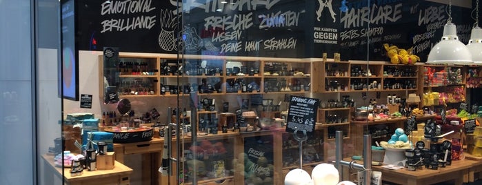LUSH is one of Tobiasさんのお気に入りスポット.