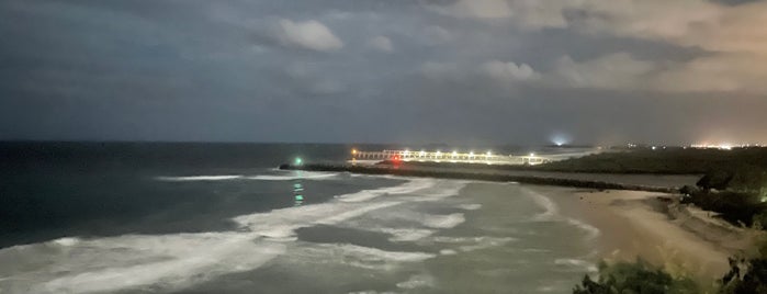 Rainbow Bay Beach is one of Surfing-2.