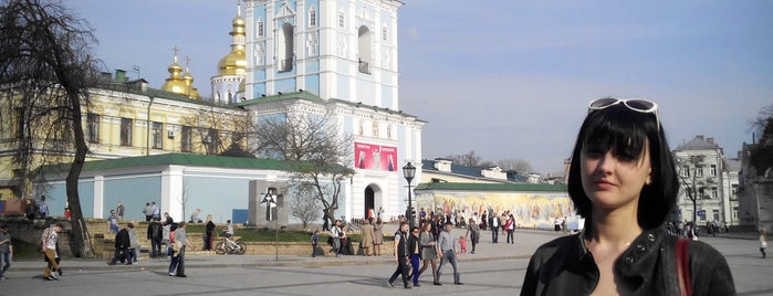 Михайлівський Золотоверхий монастир is one of สถานที่ที่ Yuliia ถูกใจ.