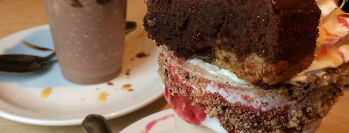 Molly Bakes is one of Desserts in London.