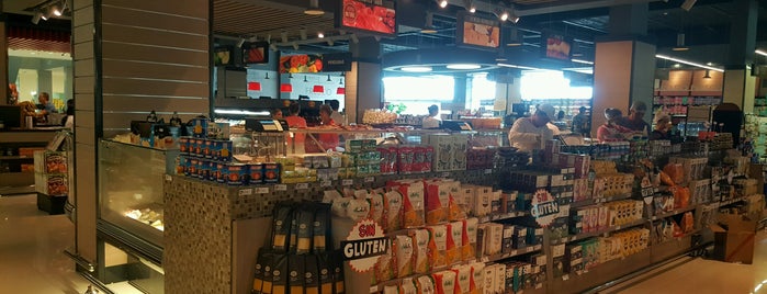 Supermercado Tía is one of Tempat yang Disukai Sandra.