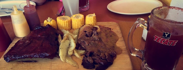 Smoky's Grill is one of lugares para comer Irapuato.