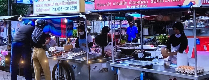ไก่ทอด ไลลา ตลาดศรีตรัง is one of 🇹🇭 Thailand Street 🇹🇭.