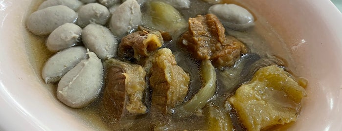 โกอ้วน ลูกชิ้นเนื้อน้ำใส (เจ้าเก่า) is one of ชะอำ หัวหิน.