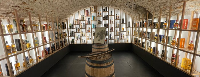 La Maison du Whisky is one of Paris - best spots! - Peter's Fav's.