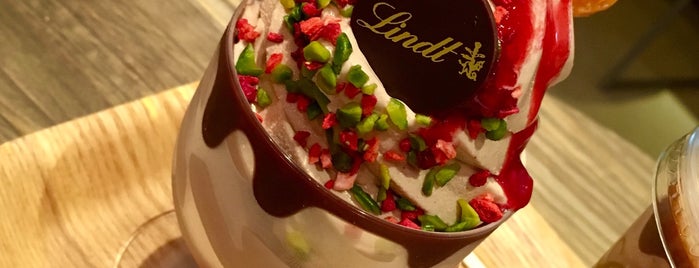 Lindt Chocolat Café is one of ショコラティエ.