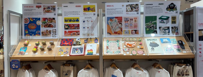 UNIQLO (ユニクロ) is one of Penang.