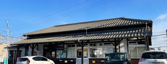 Higashi-Nakatsu Station is one of 日豊本線.