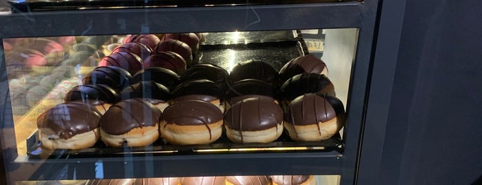 boston donuts etiler is one of Tempat yang Disukai Witchorexia.