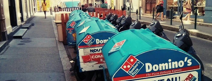 Domino's Pizza is one of Locais curtidos por Pierre.