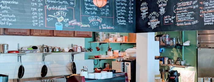Ro Cafe is one of Lieux qui ont plu à Pierre.