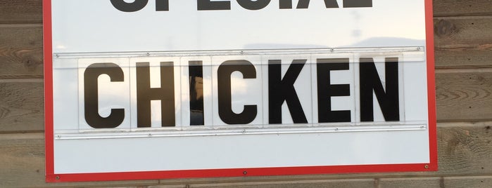 Gus's World Famous Fried Chicken is one of สถานที่ที่ ᴡ ถูกใจ.