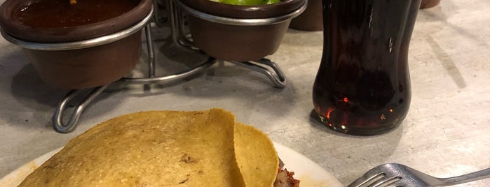 Tacos El Pata Constituyentes is one of Posti che sono piaciuti a Ademir.