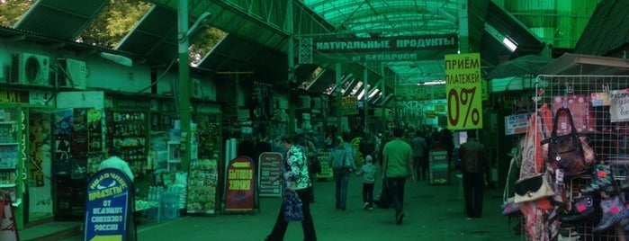 Рынок у Водного is one of Lugares favoritos de RAZER.