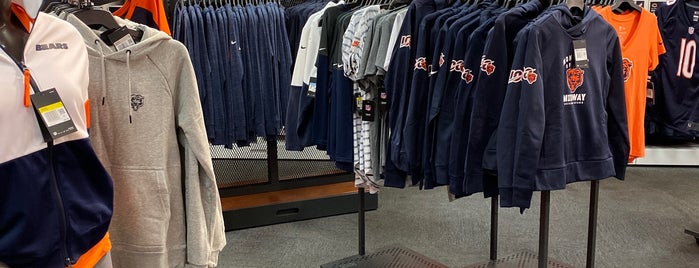 Chicago Bears Pro Shop (North) is one of Chicago - San Francisco.