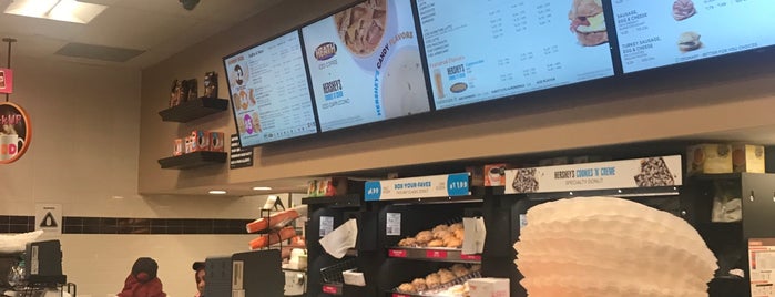 Dunkin' is one of Peteさんのお気に入りスポット.