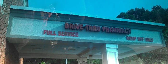 CVS pharmacy is one of สถานที่ที่ Lizzie ถูกใจ.