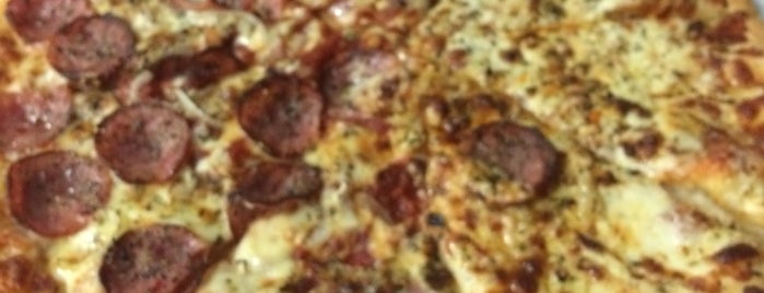 Domino's Pizza is one of Tempat yang Disimpan Bruno.