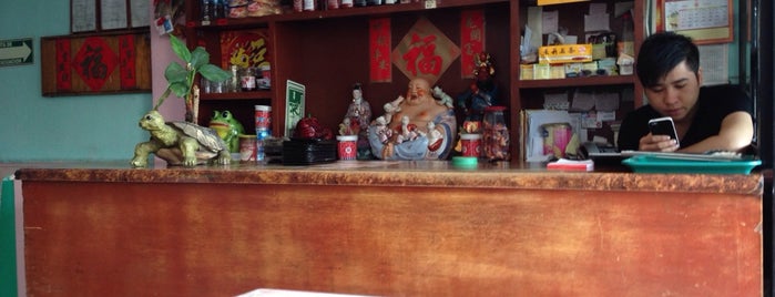 Restaurante La Muralla China is one of Tempat yang Disukai Angel.