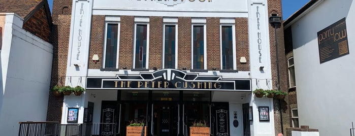 The Peter Cushing (Wetherspoon) is one of Lieux qui ont plu à Aniya.