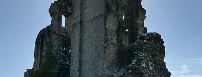 Corfe Castle is one of England.