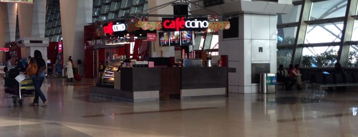 Café ccino is one of Tempat yang Disukai Viral.