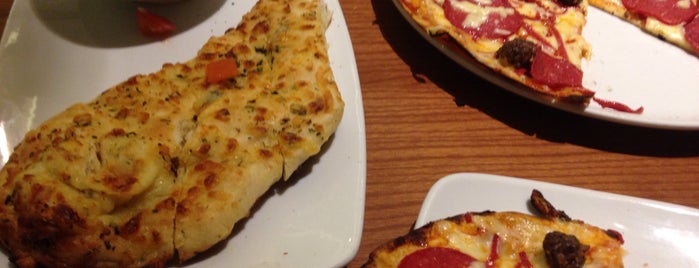 California Pizza Kitchen is one of Top dinner spots and coffe shops in Dubai.