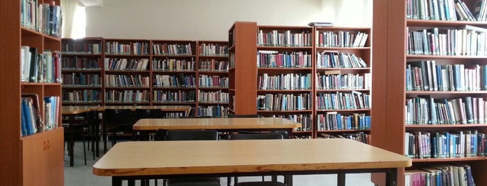 Edirne İl Halk Kütüphanesi is one of Tempat yang Disukai Π.