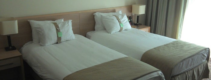 Holiday Inn is one of Krzysztofさんのお気に入りスポット.