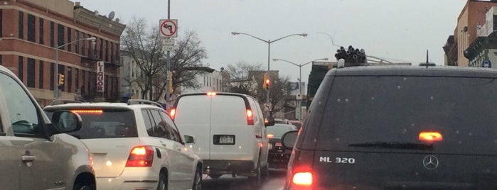 Atlantic Avenue & Pennsylvania Avenue is one of Kimmie's Saved Places.