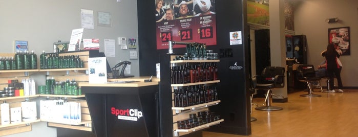 Sport Clips Haircuts of The Landing at Renton is one of Lieux qui ont plu à Shawn.
