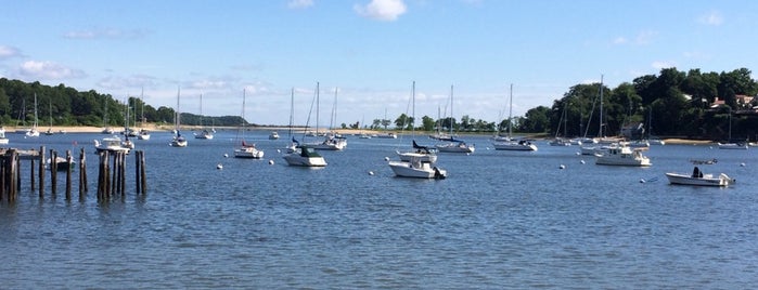 Huntington Bay, Long Island is one of สถานที่ที่ Damon ถูกใจ.