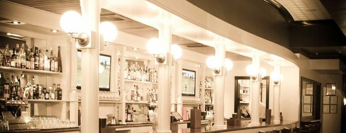 Carrie Nation Restaurant & Cocktail Club is one of Shannon'un Beğendiği Mekanlar.