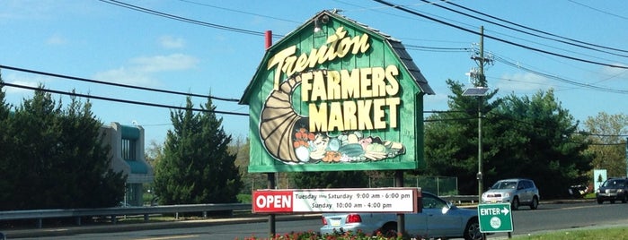 Trenton Farmers Market is one of Tempat yang Disukai Julie.
