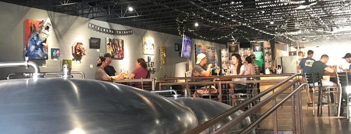 Mike Hess Brewing is one of สถานที่ที่ Julie ถูกใจ.