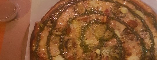 Yumm Pizza is one of Tempat yang Disukai Altuğ.