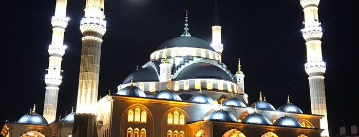 İbrahim Hakkı Konyalı Camii is one of Lugares favoritos de Gülveren.