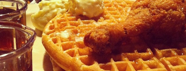 Roscoe's House of Chicken and Waffles is one of สถานที่ที่ Karen ถูกใจ.