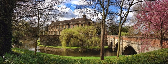 Eltham Palace and Gardens is one of Londen.