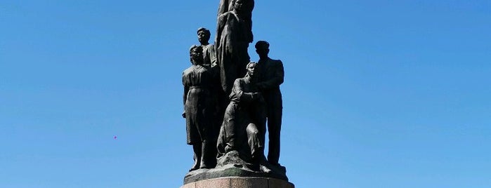 Памятник Героям Краснодона is one of Orte, die Stanislav gefallen.