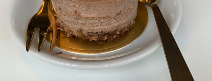 Cheesecake Heaven is one of Locais curtidos por Jana.