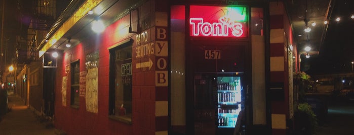 Toni's Pizza & Organic Pasta is one of Chicago Pizza Chase.