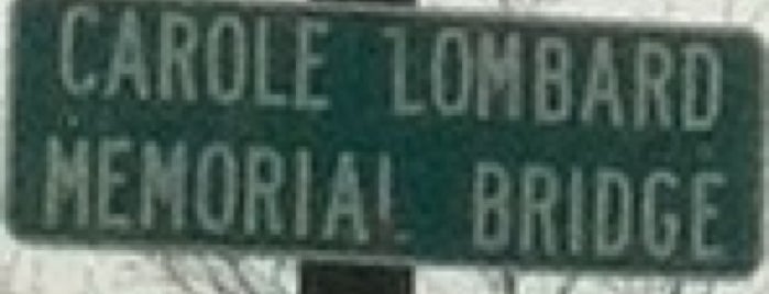 Carole Lombard Memorial Bridge is one of Lugares favoritos de Cathy.