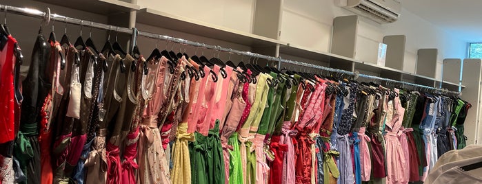 LODENFREY Outlet Store is one of Dirndl Einkauf in/um München.