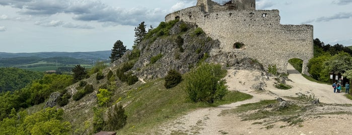 Čachtický hrad is one of Hrady a zámky.